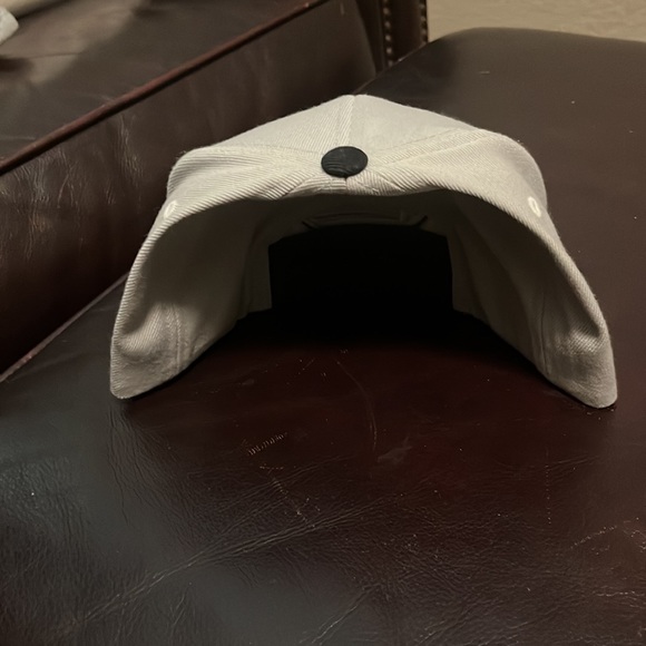 Essentially brand new warriors snap back - Picture 3 of 3